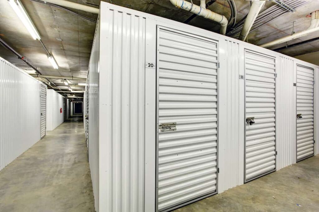 apartments with storage lockers Edmonton